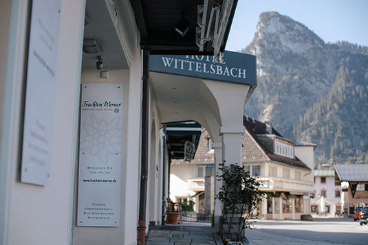 Aussenansicht Trachten Werner Filiale Oberammergau