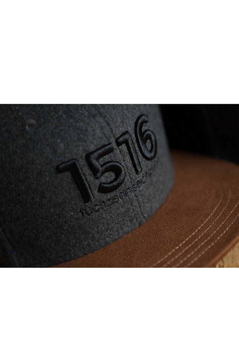 Snapback Cap '1516' anthrazit mit schwarzer Stickerei Bild 2