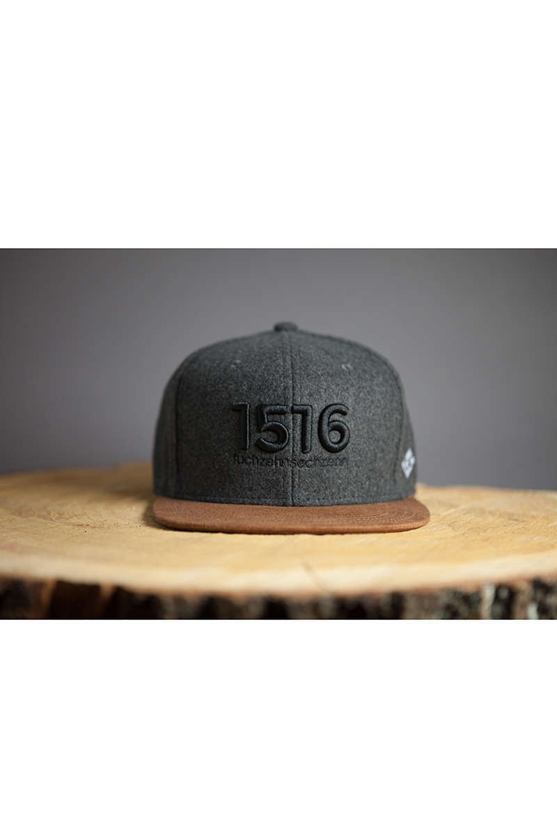 Snapback Cap '1516' anthrazit mit schwarzer Stickerei Bild 2