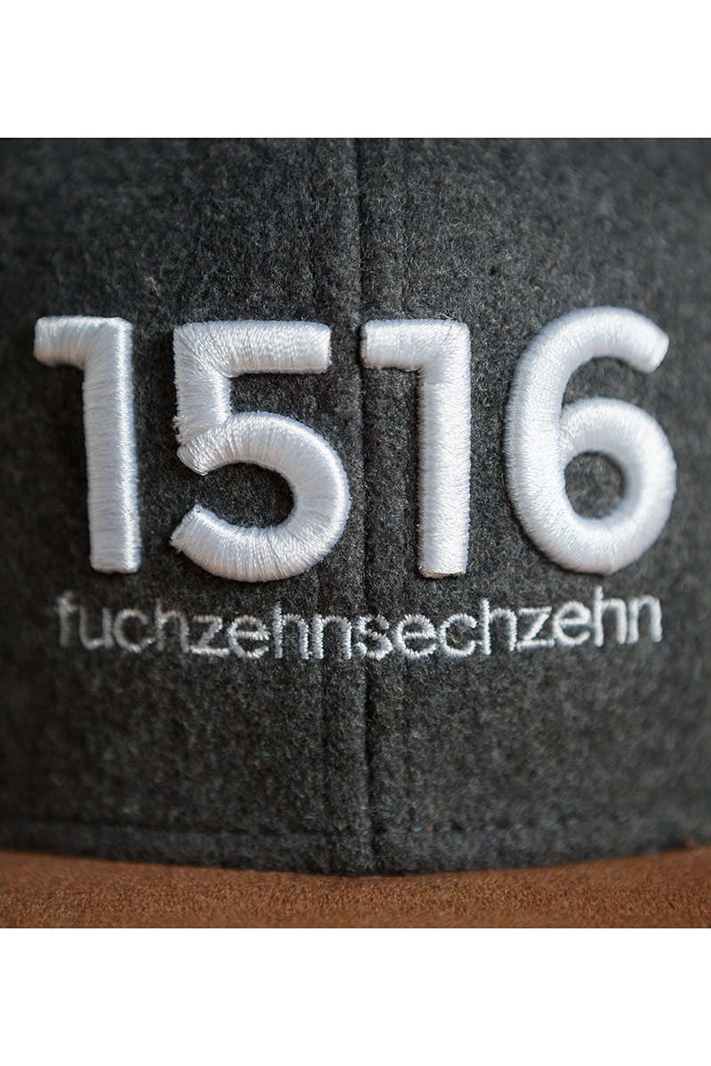 Snapback Cap '1516' anthrazit mit weier Stickerei Bild 2