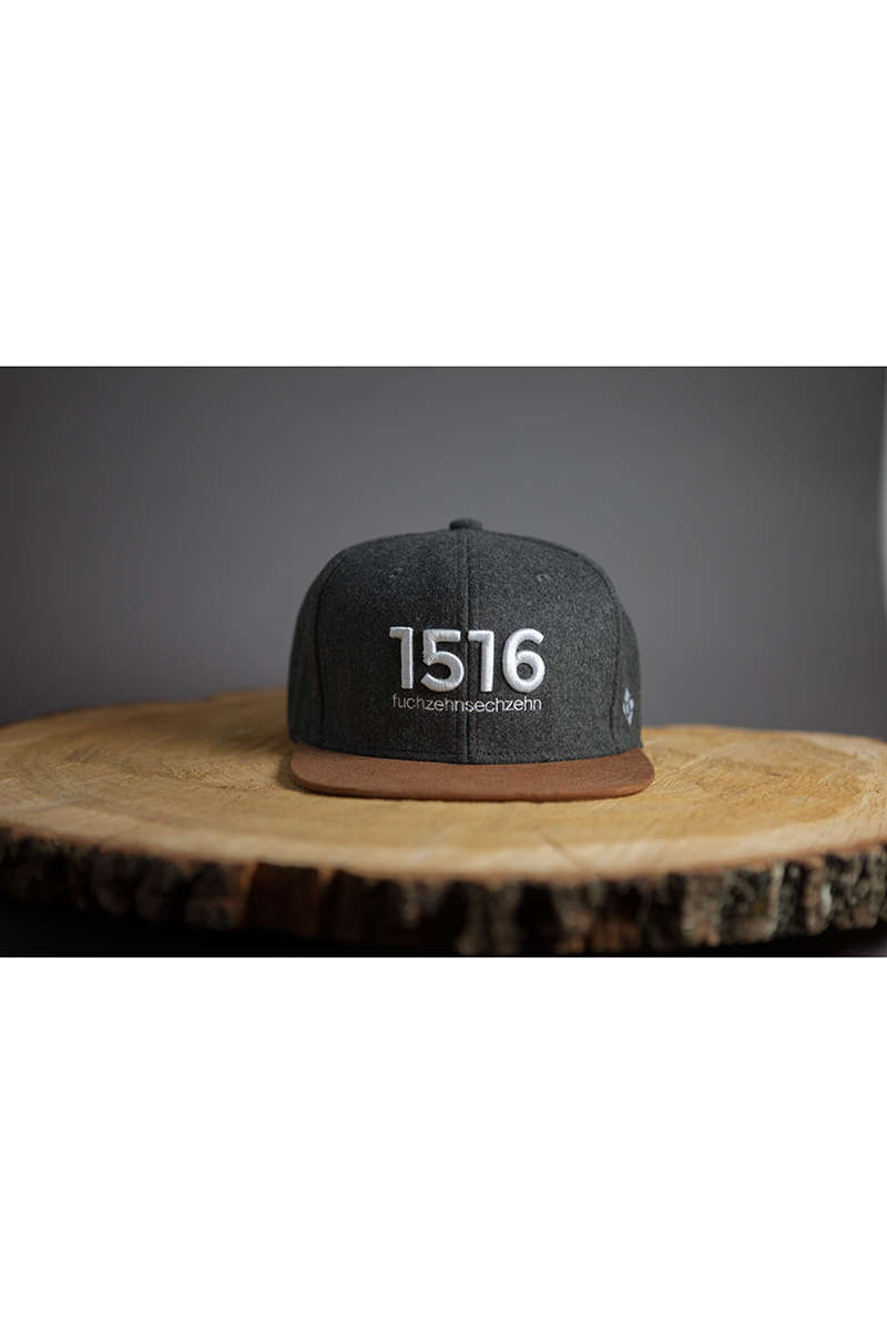 Snapback Cap '1516' anthrazit mit weier Stickerei Bild 2