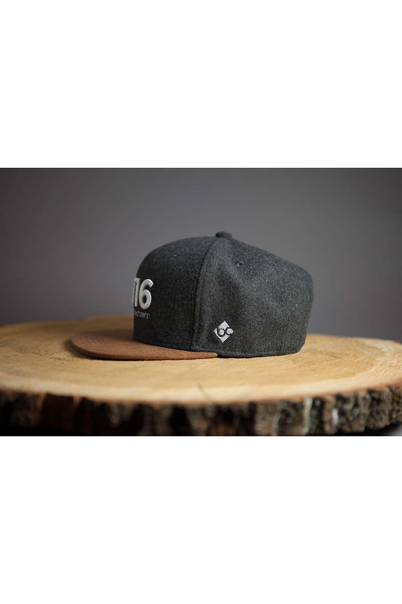 Snapback Cap '1516' anthrazit mit weier Stickerei Bild 2