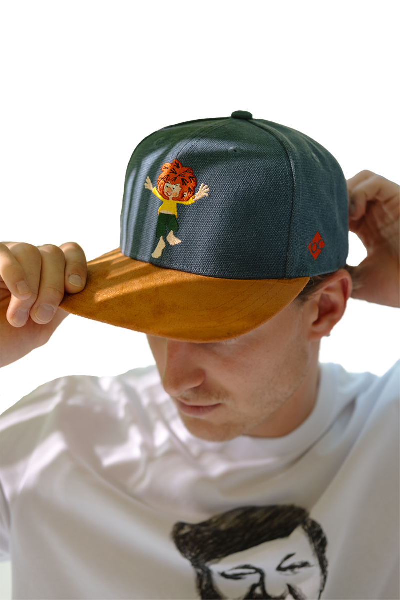 Unisex Cap 'Pumuckl tanzt' mit Baumwoll Canvas dunkelblau Bild 2