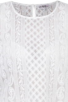 Bluse transparent bestickt und mit weitem Arm wei